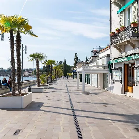 Ferienhaus Cosy Holiday In With Swimming Pool Gardone Riviera